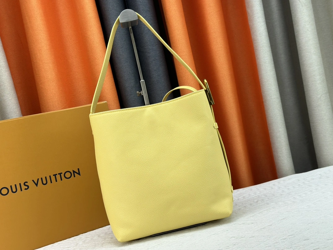 Louis Vuitton AAA Quality Shoulder Bags For Women Trendy 5966