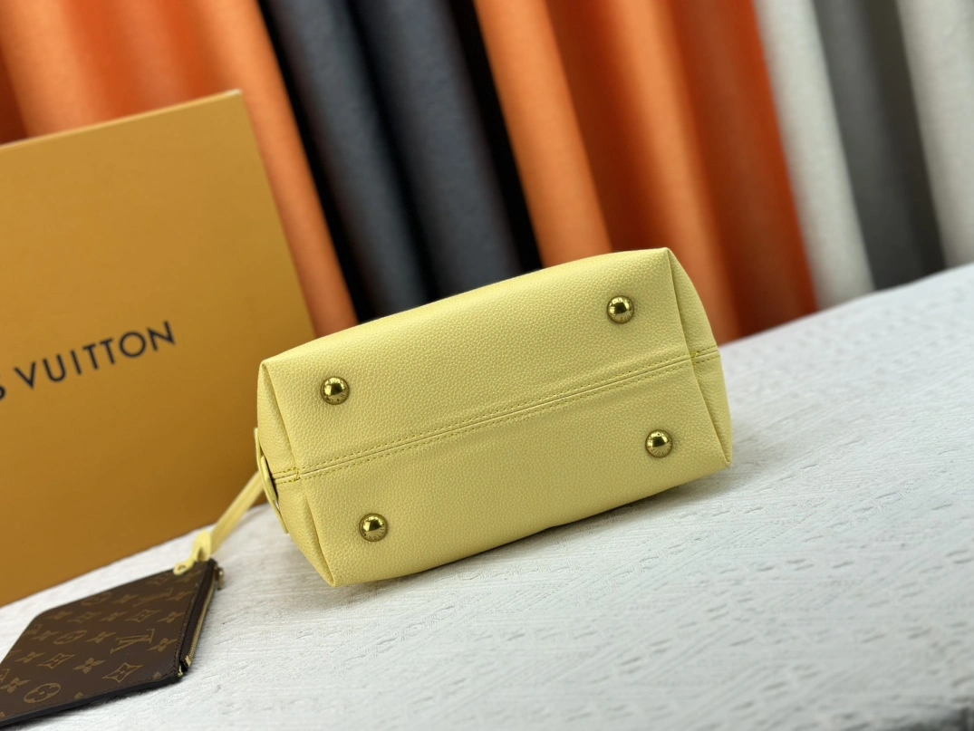Louis Vuitton AAA Quality Shoulder Bags For Women Trendy 5966
