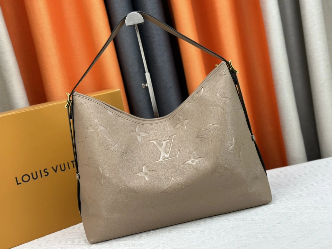 Louis Vuitton AAA Quality Shoulder Bags For Women Unique 3452
