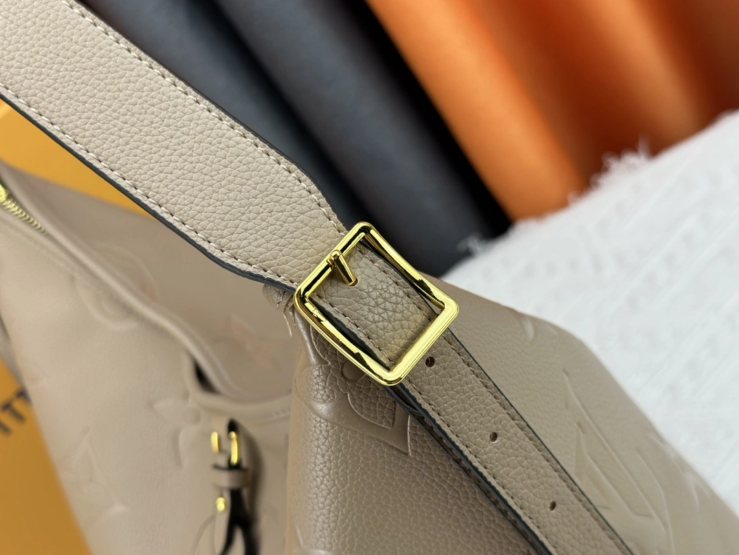 Louis Vuitton AAA Quality Shoulder Bags For Women Unique 3452