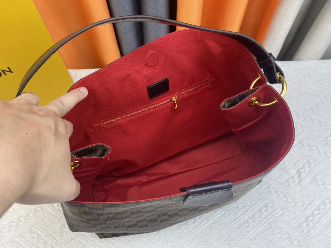 Louis Vuitton AAA Quality Shoulder Bags For Women UrbanStyle 4642