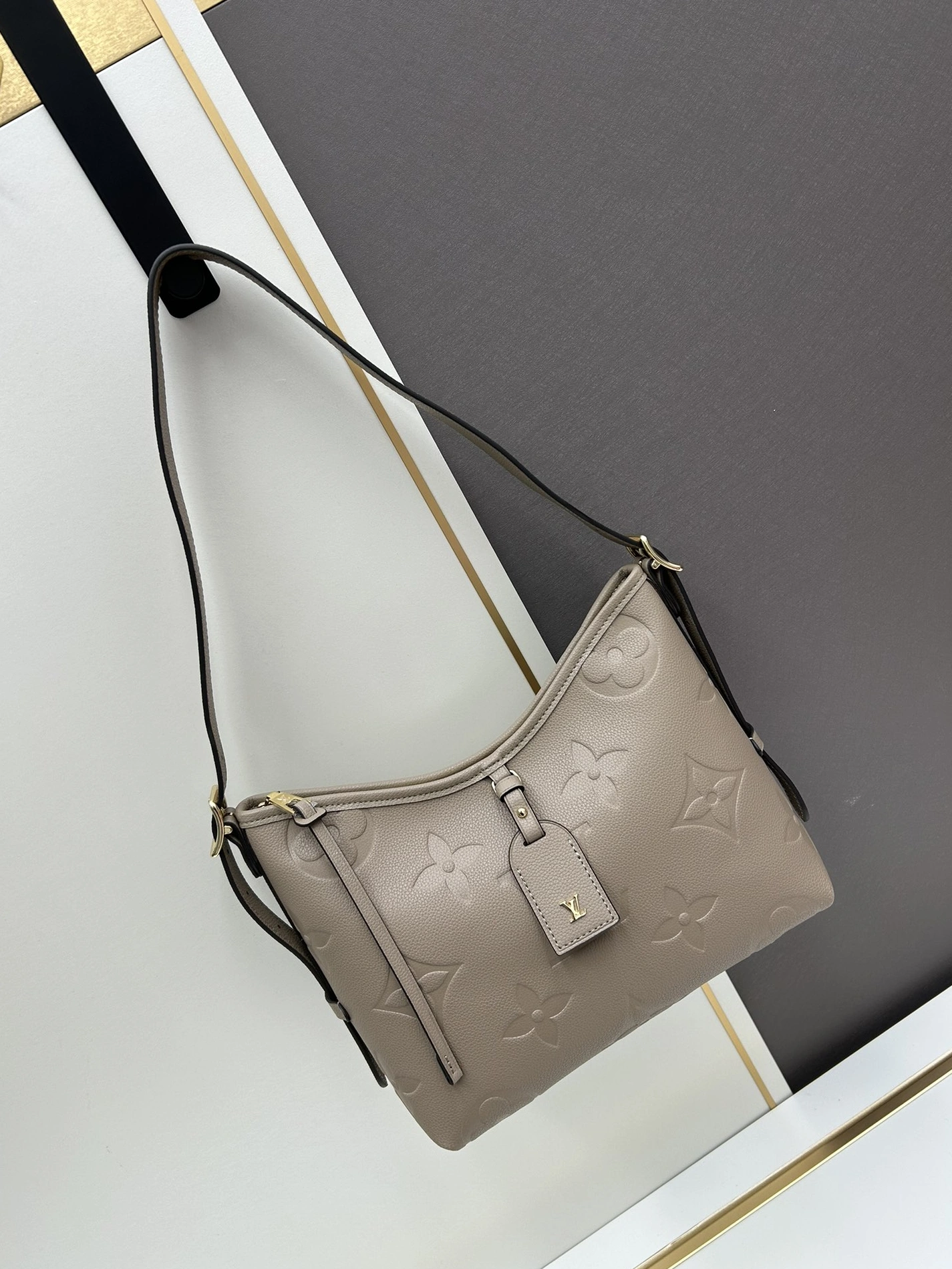 Louis Vuitton AAA Quality Shoulder Bags For Women UrbanStyle 8449