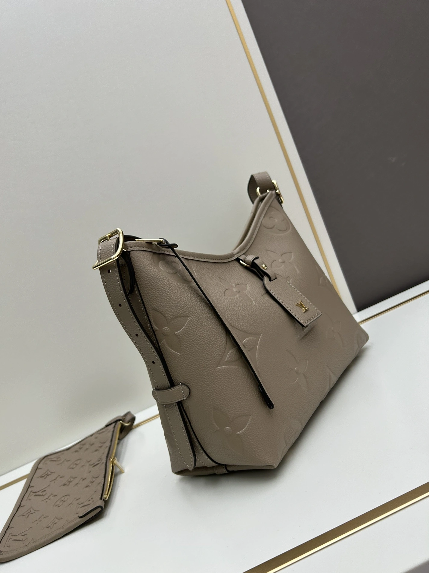 Louis Vuitton AAA Quality Shoulder Bags For Women UrbanStyle 8449