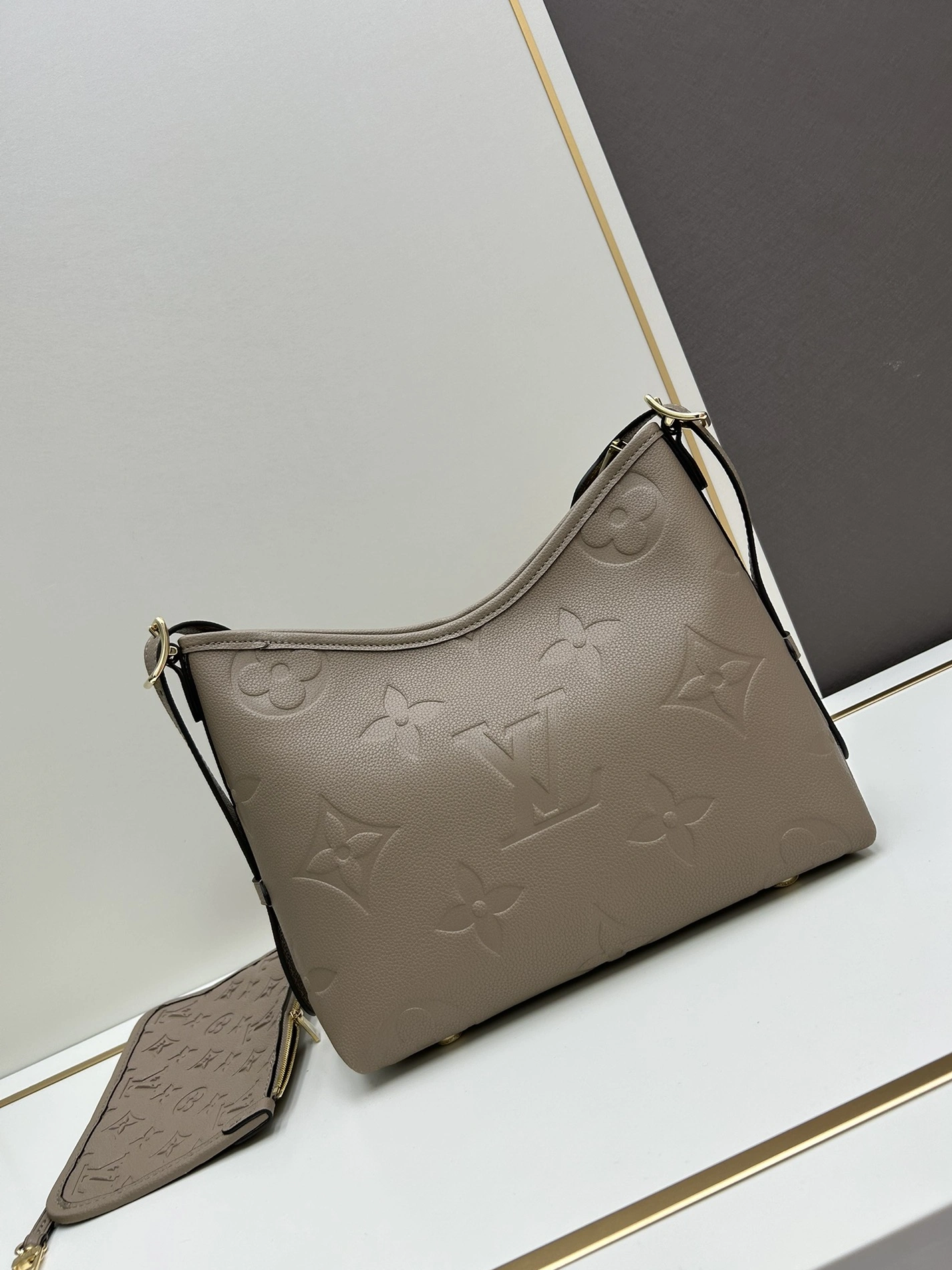 Louis Vuitton AAA Quality Shoulder Bags For Women UrbanStyle 8449