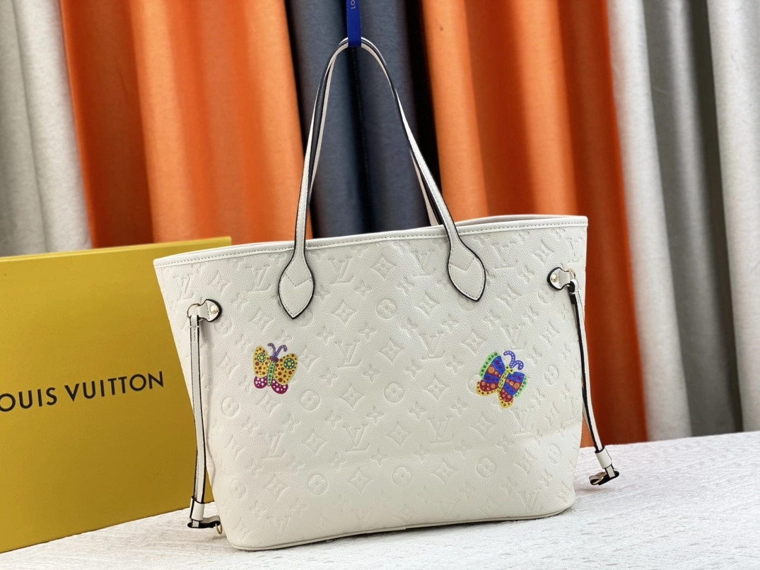 Louis Vuitton AAA Quality Shoulder Bags For Women Vibrant 8564