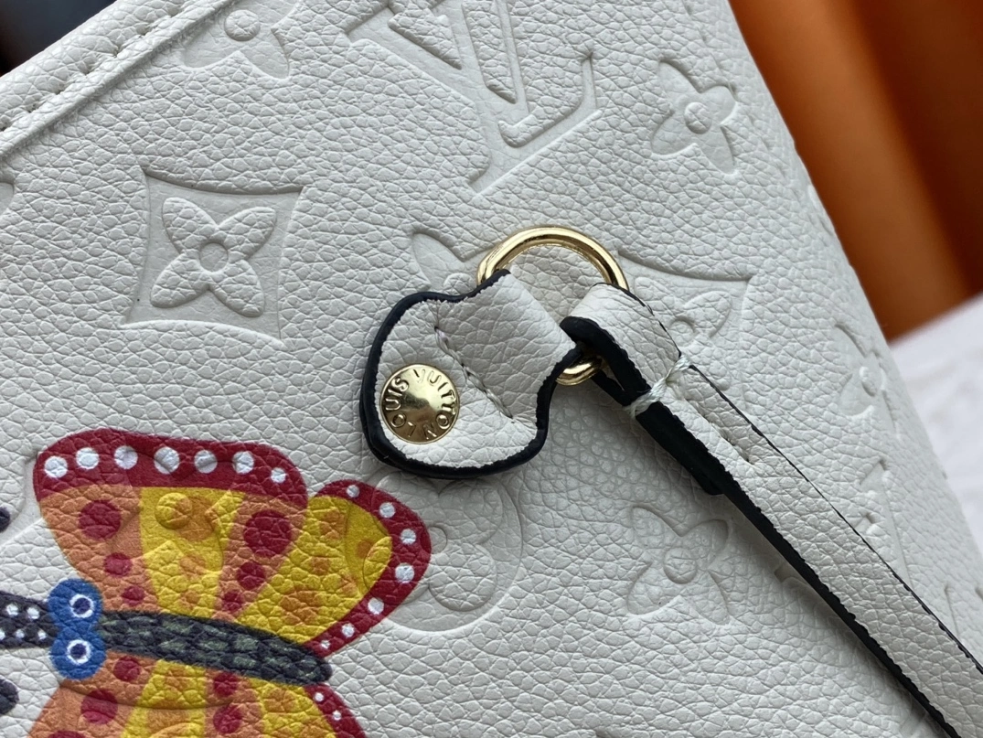 Louis Vuitton AAA Quality Shoulder Bags For Women Vibrant 8564