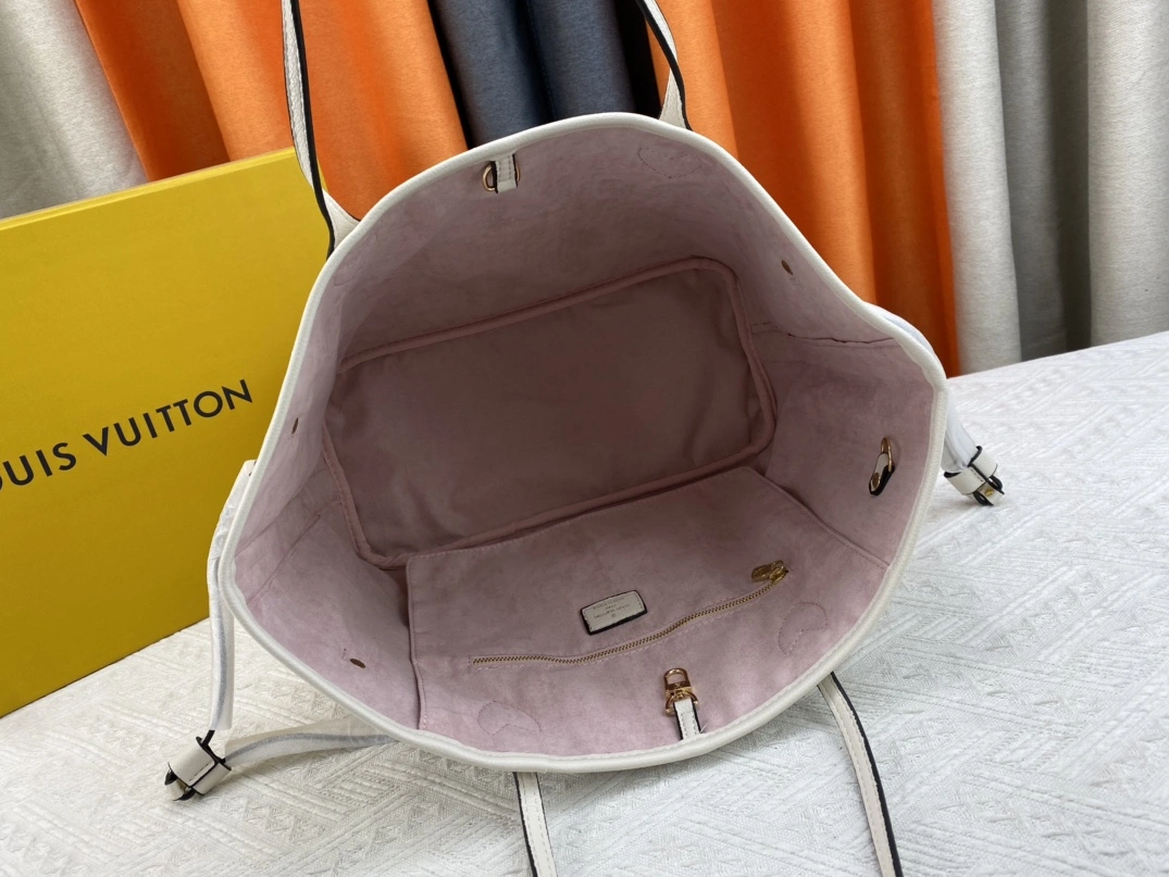 Louis Vuitton AAA Quality Shoulder Bags For Women Vibrant 8564