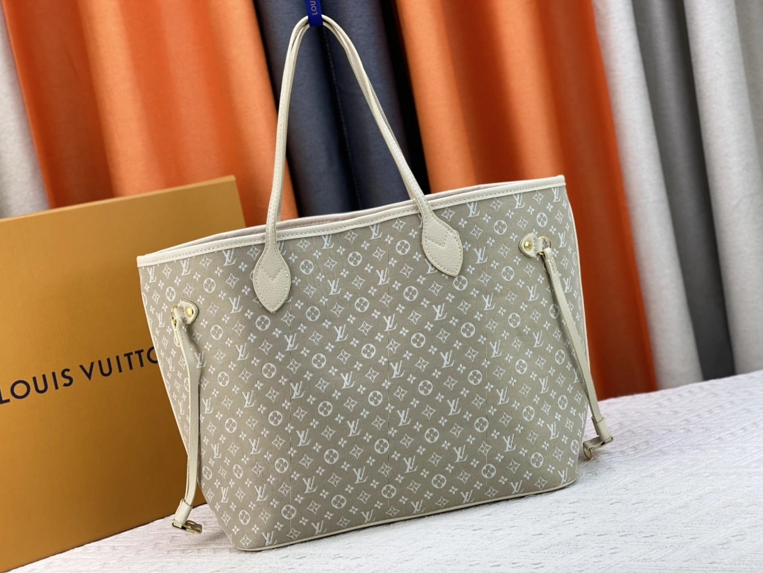 Louis Vuitton AAA Quality Shoulder Bags For Women WellDesigned 3162