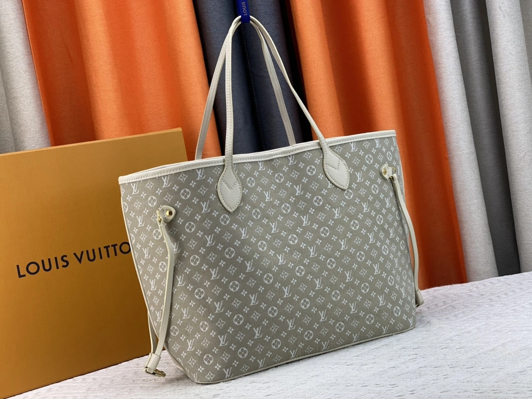 Louis Vuitton AAA Quality Shoulder Bags For Women WellDesigned 3162