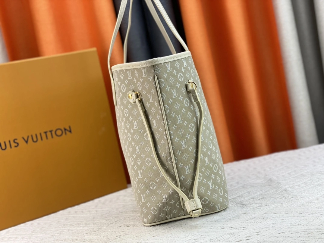 Louis Vuitton AAA Quality Shoulder Bags For Women WellDesigned 3162