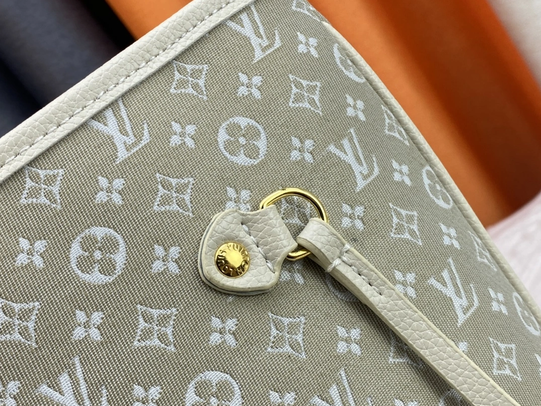 Louis Vuitton AAA Quality Shoulder Bags For Women WellDesigned 3162