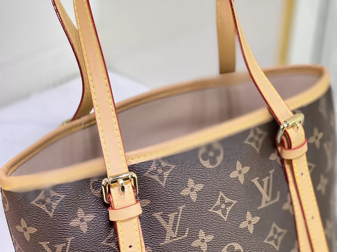 Louis Vuitton AAA Quality Shoulder Bags For Women WellDesigned 4200