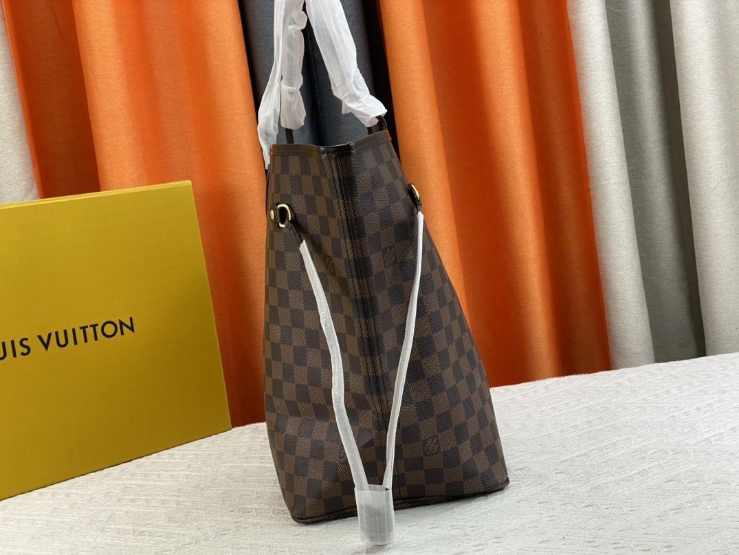 Louis Vuitton AAA Quality Shoulder Bags For Women WellDesigned 5671