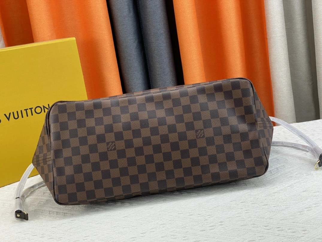 Louis Vuitton AAA Quality Shoulder Bags For Women WellDesigned 5671