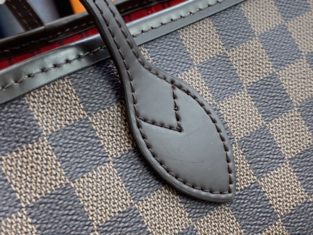Louis Vuitton AAA Quality Shoulder Bags For Women WellDesigned 5671