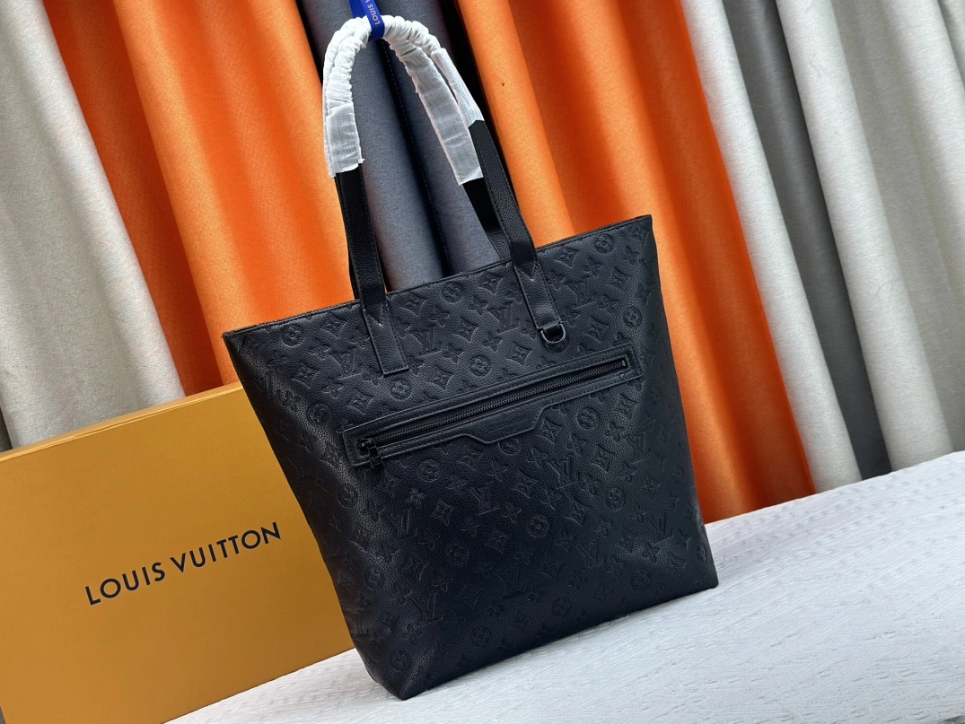 Louis Vuitton AAA Quality Shoulder Bags For Women WellDesigned 5860