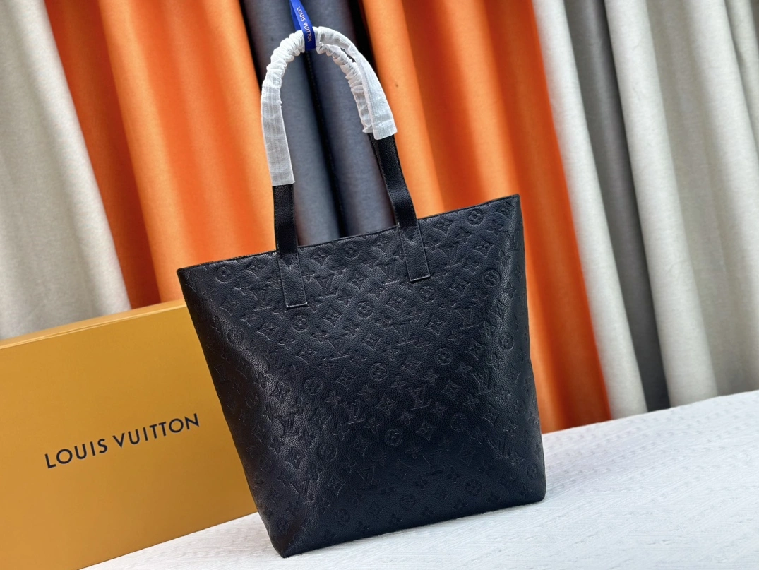 Louis Vuitton AAA Quality Shoulder Bags For Women WellDesigned 5860