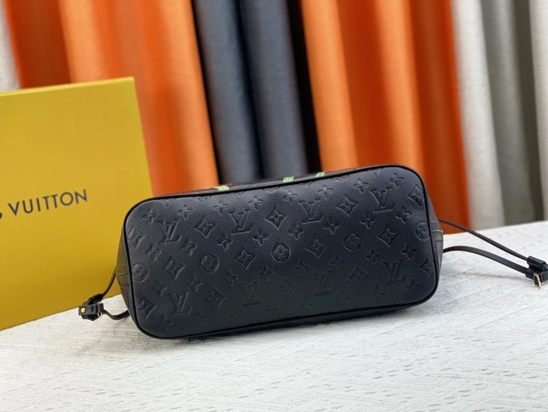Louis Vuitton AAA Quality Shoulder Bags For Women WellDesigned 6324