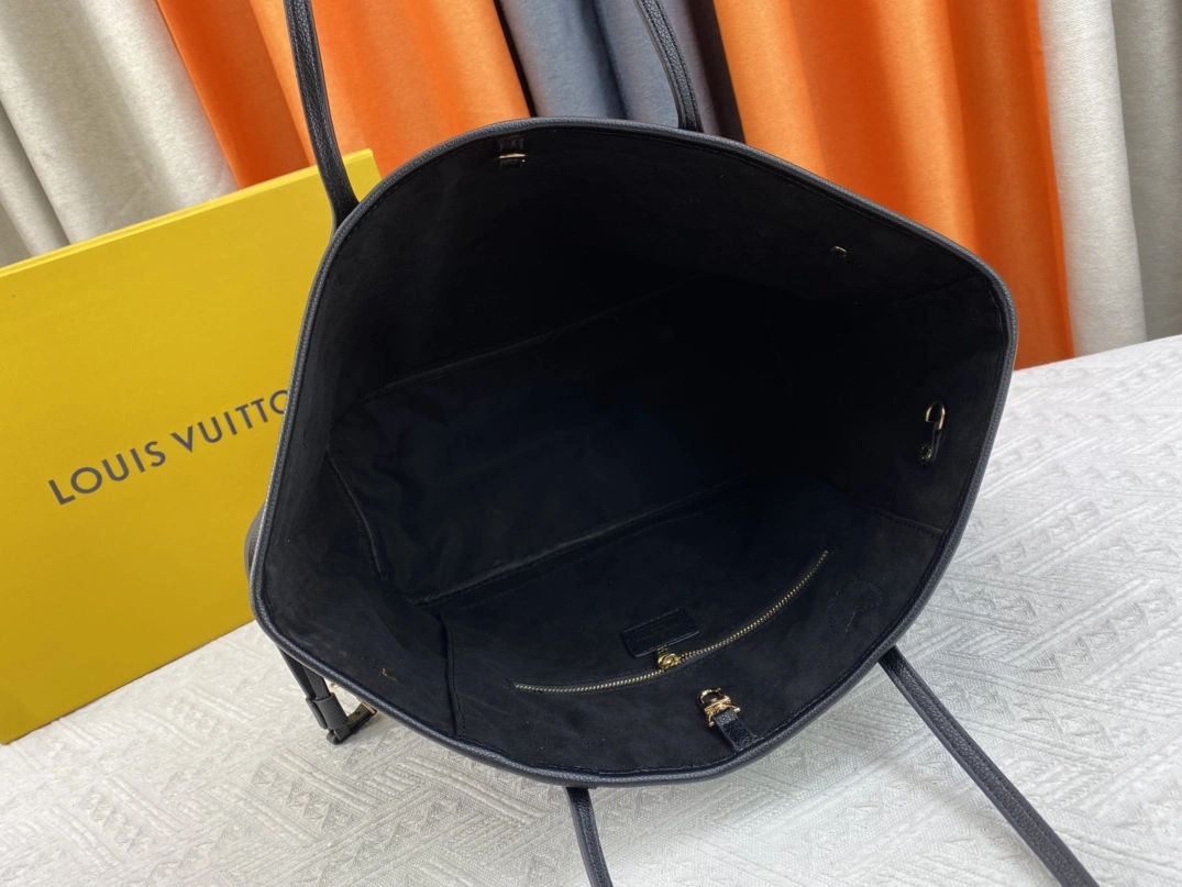 Louis Vuitton AAA Quality Shoulder Bags For Women WellDesigned 6324