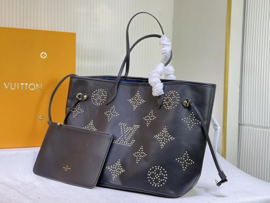 Louis Vuitton AAA Quality Shoulder Bags HighQuality 8429