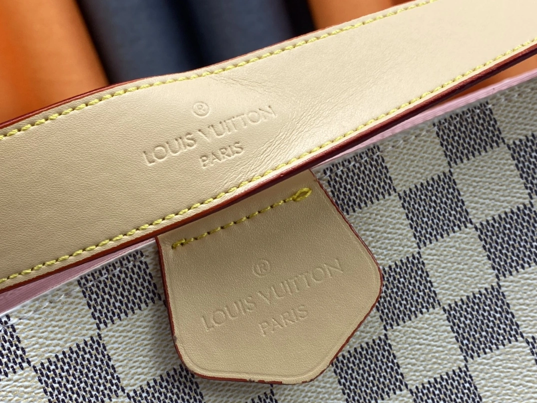 Louis Vuitton AAA Quality Shoulder Bags In Pink For Women Sleek 5374