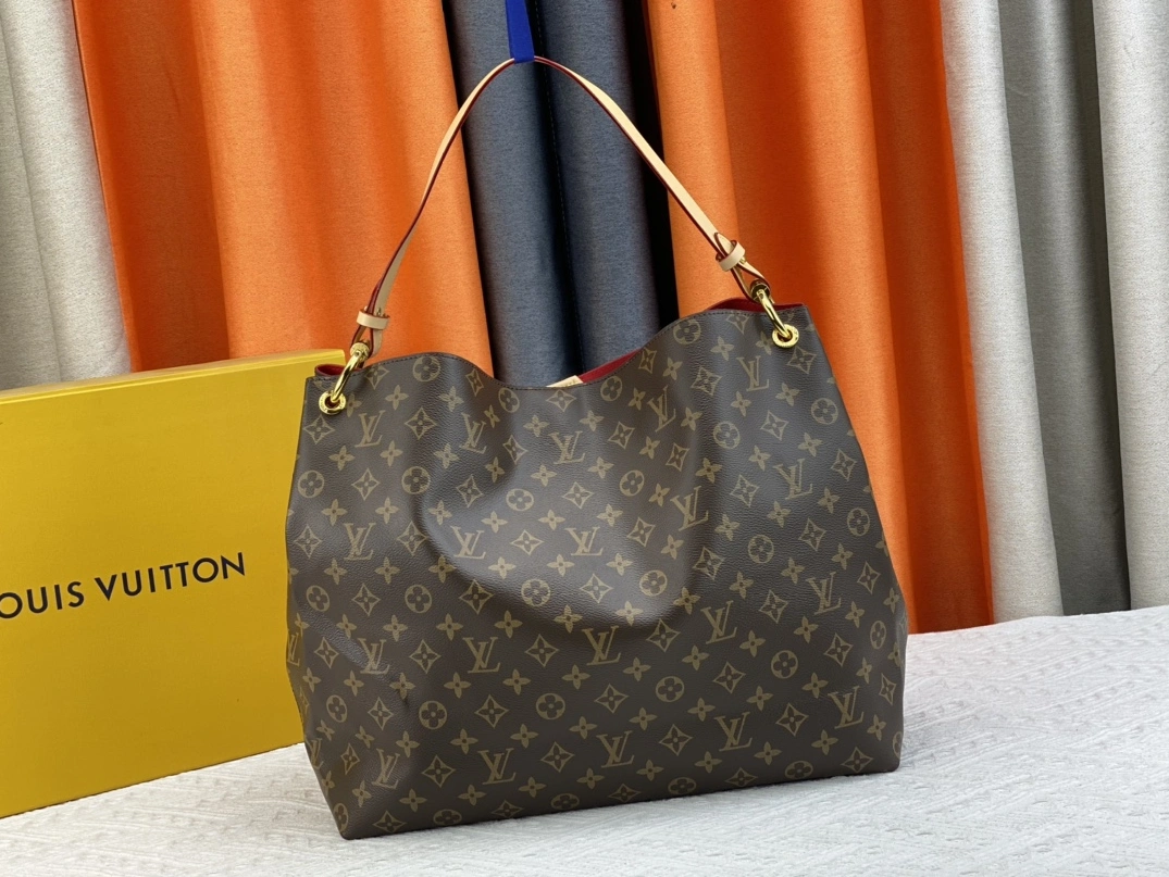 Louis Vuitton AAA Quality Shoulder Bags In Red For Women NewStyle 5878
