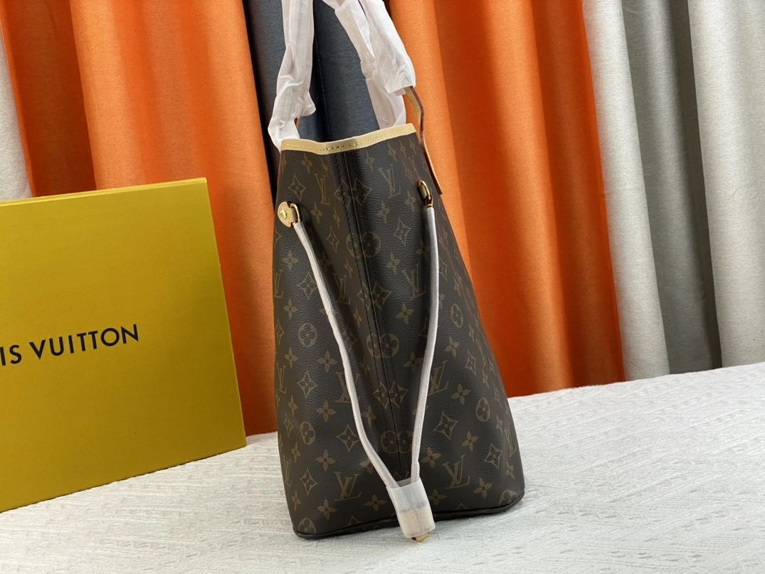Louis Vuitton AAA Quality Shoulder Bags In Red For Women Soft 8062
