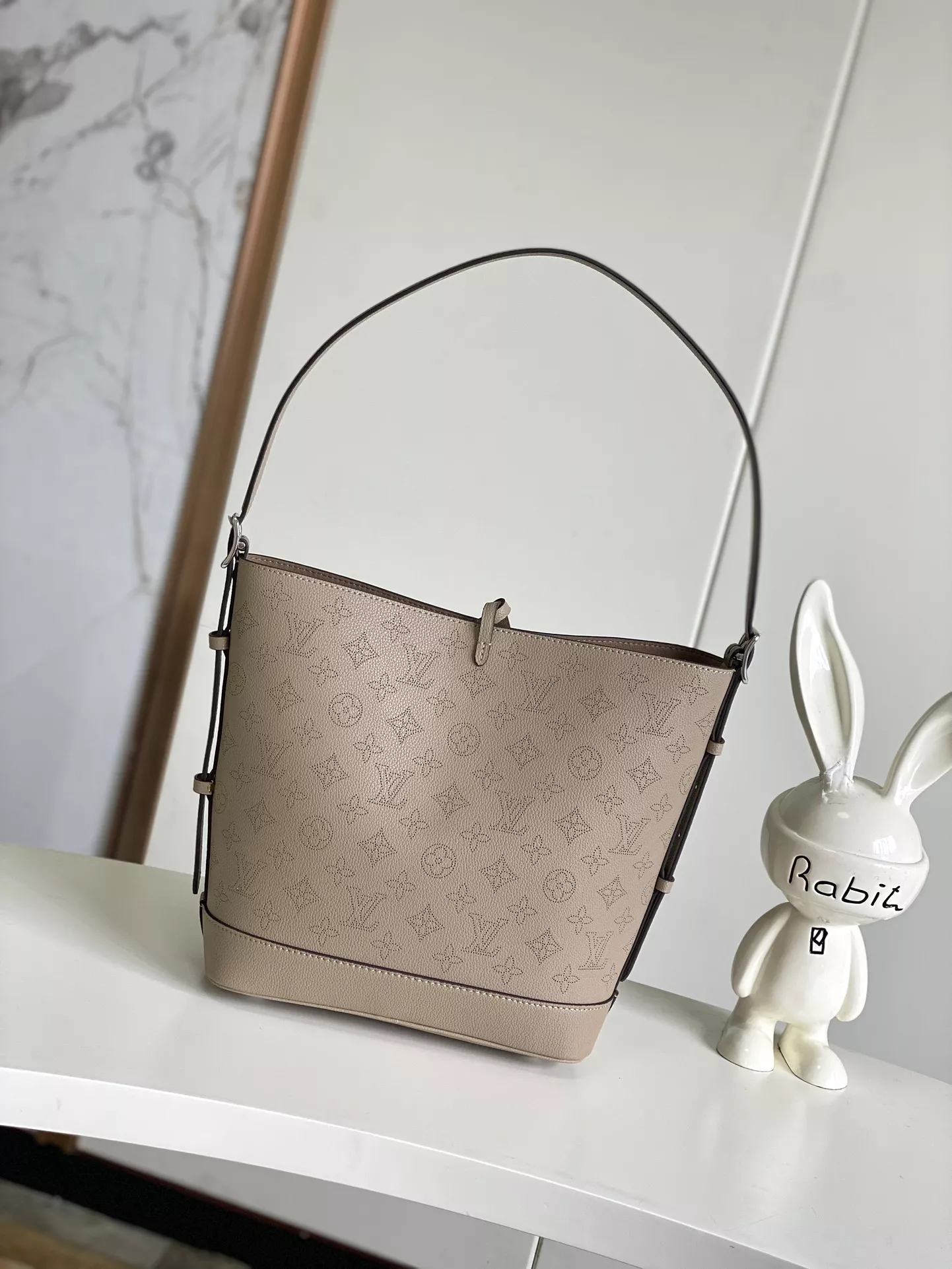 Louis Vuitton AAA Quality Shoulder Bags Practical 1337