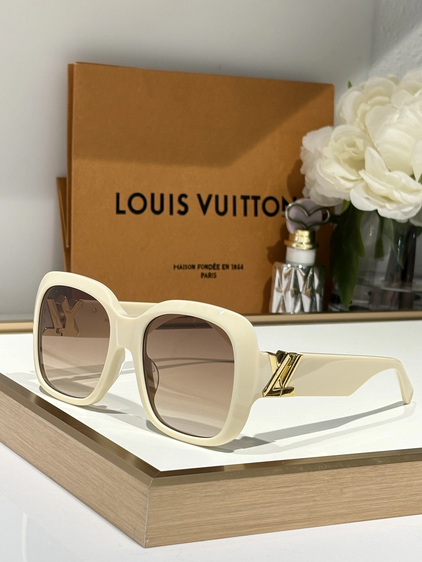 Louis Vuitton AAA Quality Sunglasses BestValue 8826