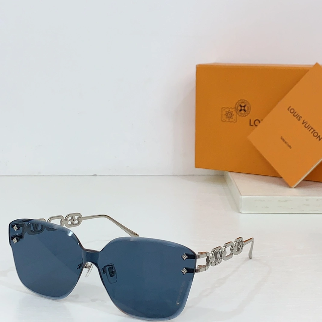 Louis Vuitton AAA Quality Sunglasses Bold 253