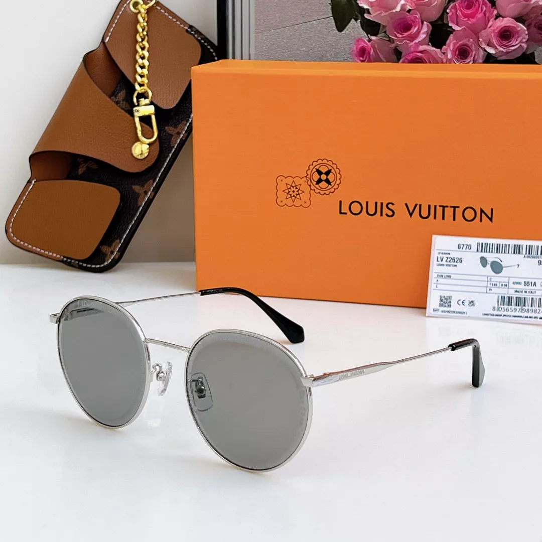Louis Vuitton AAA Quality Sunglasses Bold 3879
