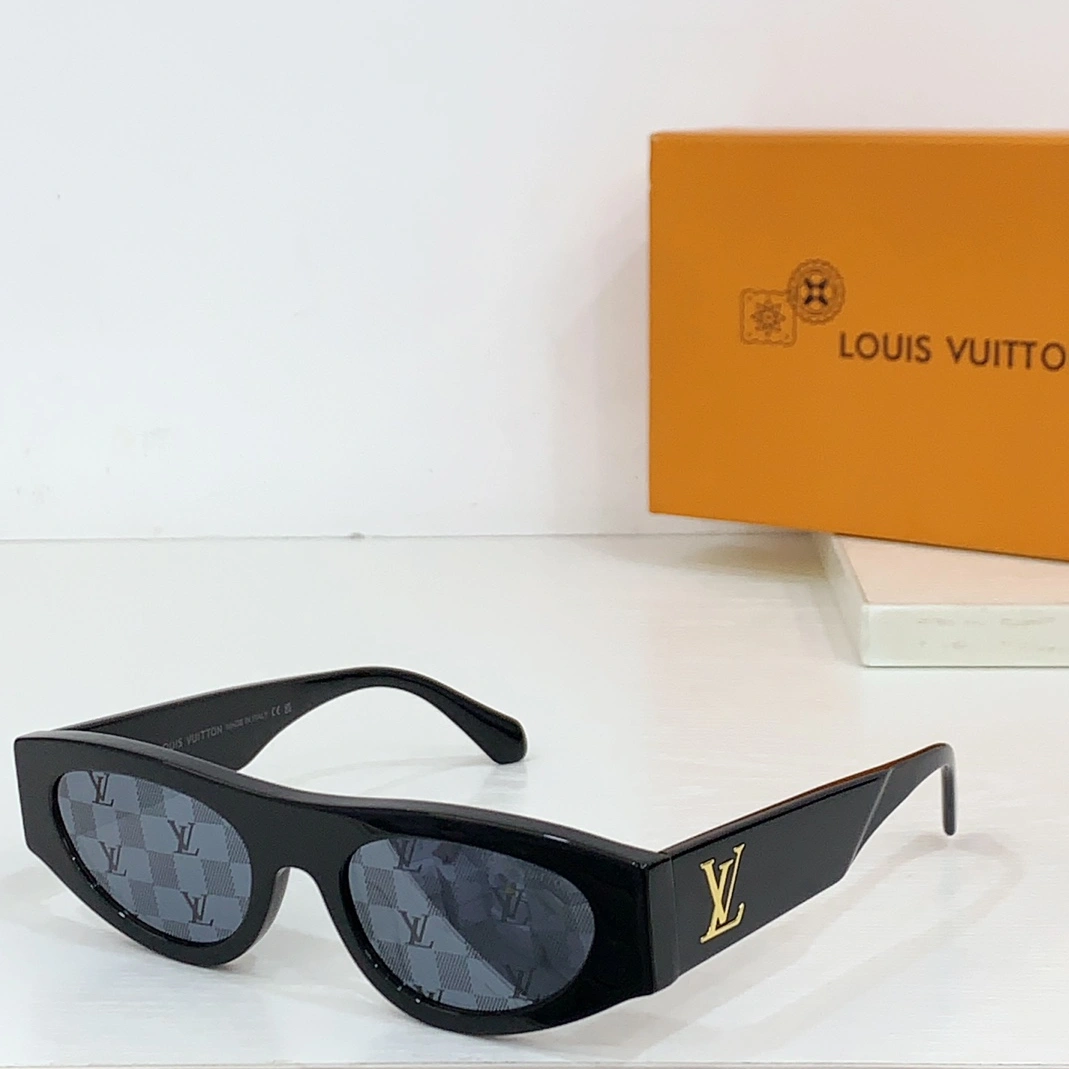 Louis Vuitton AAA Quality Sunglasses Bold 4851