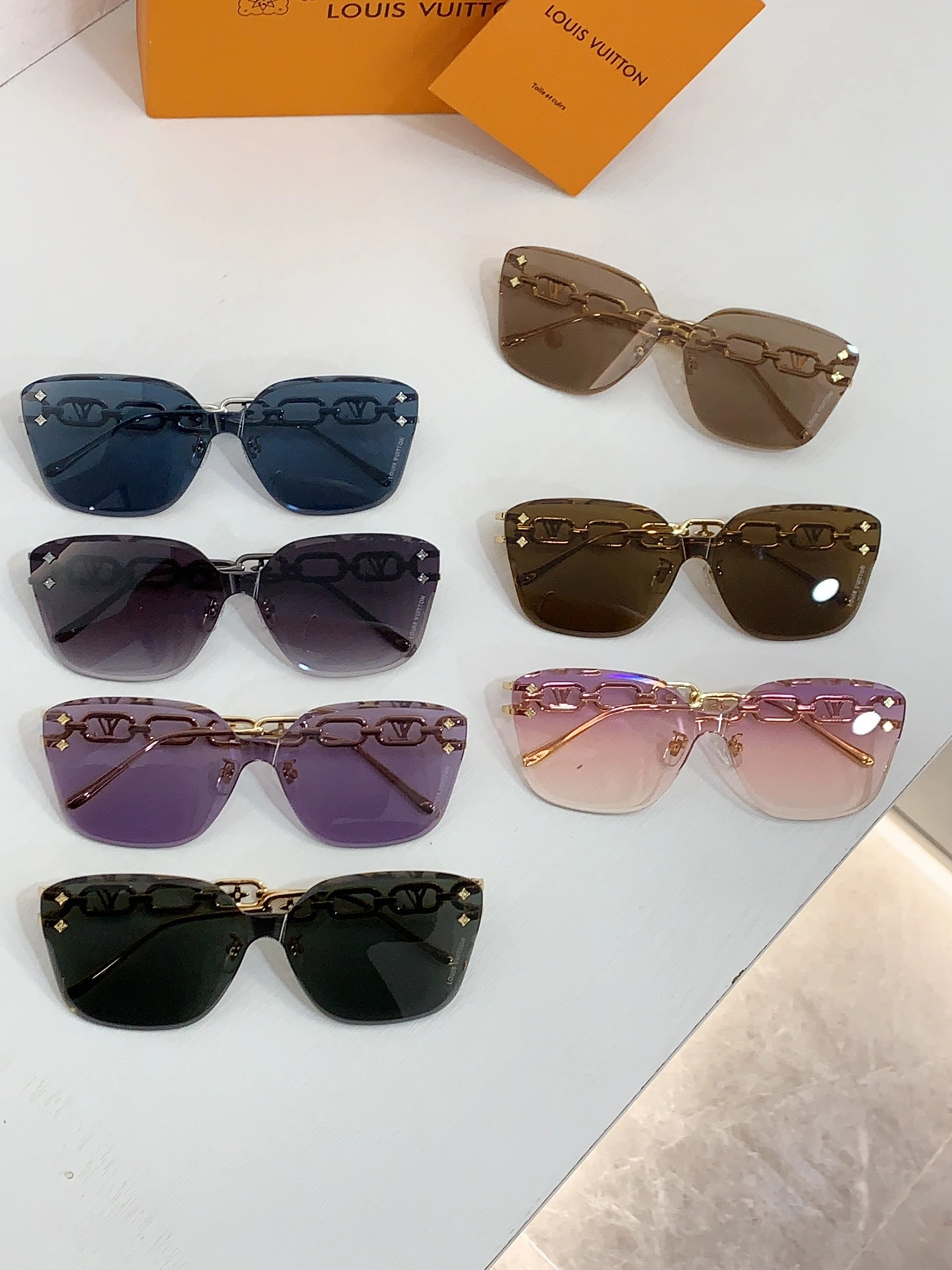 Louis Vuitton AAA Quality Sunglasses Bold 5863