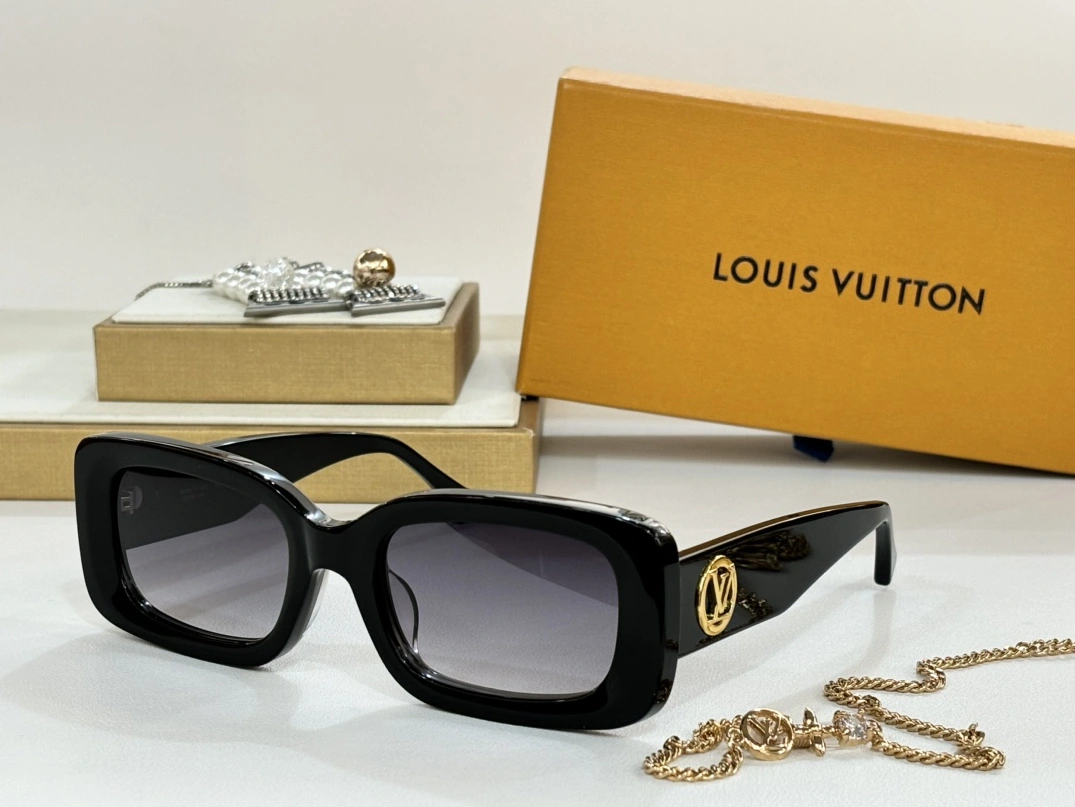 Louis Vuitton AAA Quality Sunglasses Breathable 2993