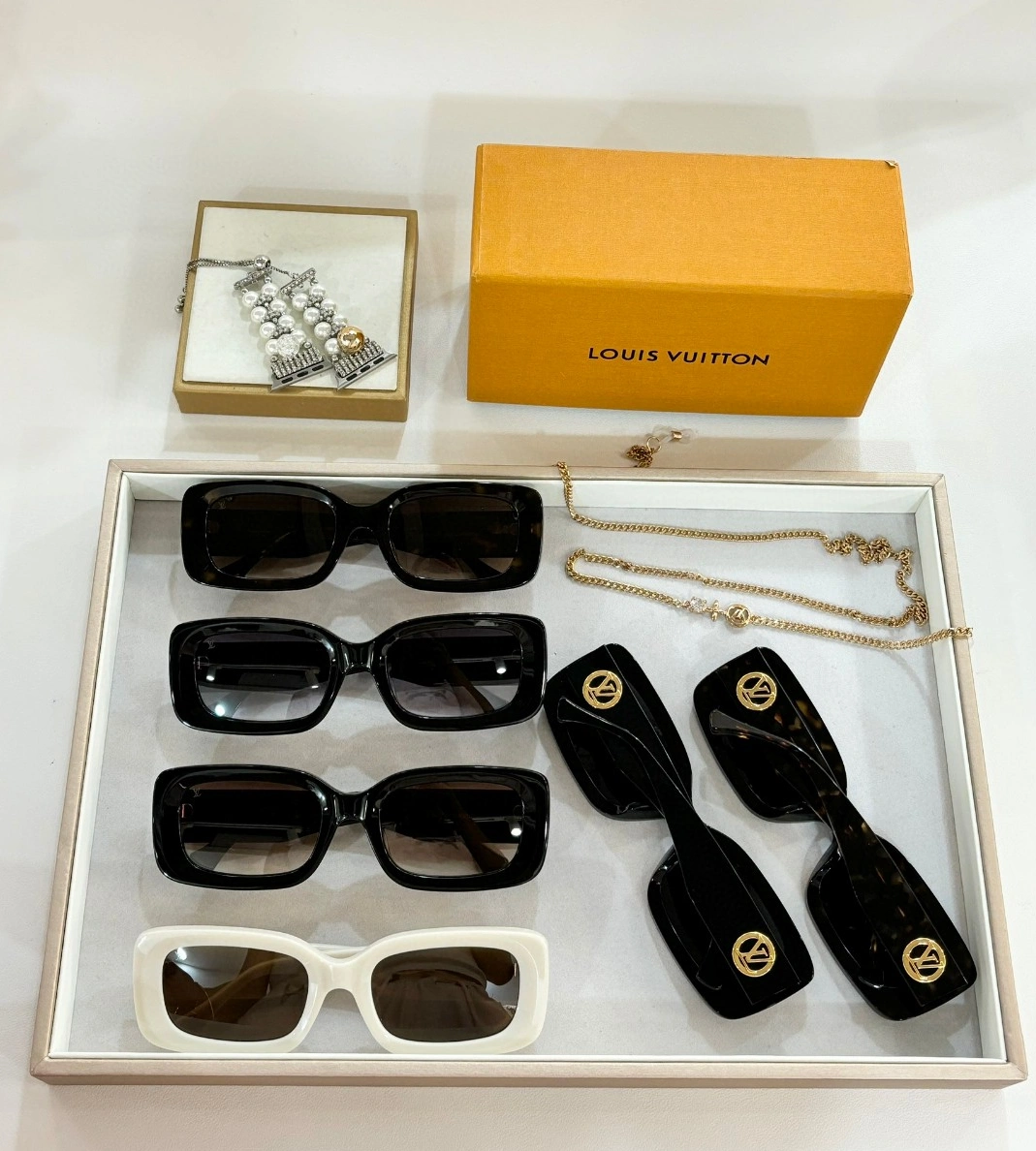 Louis Vuitton AAA Quality Sunglasses Breathable 2993
