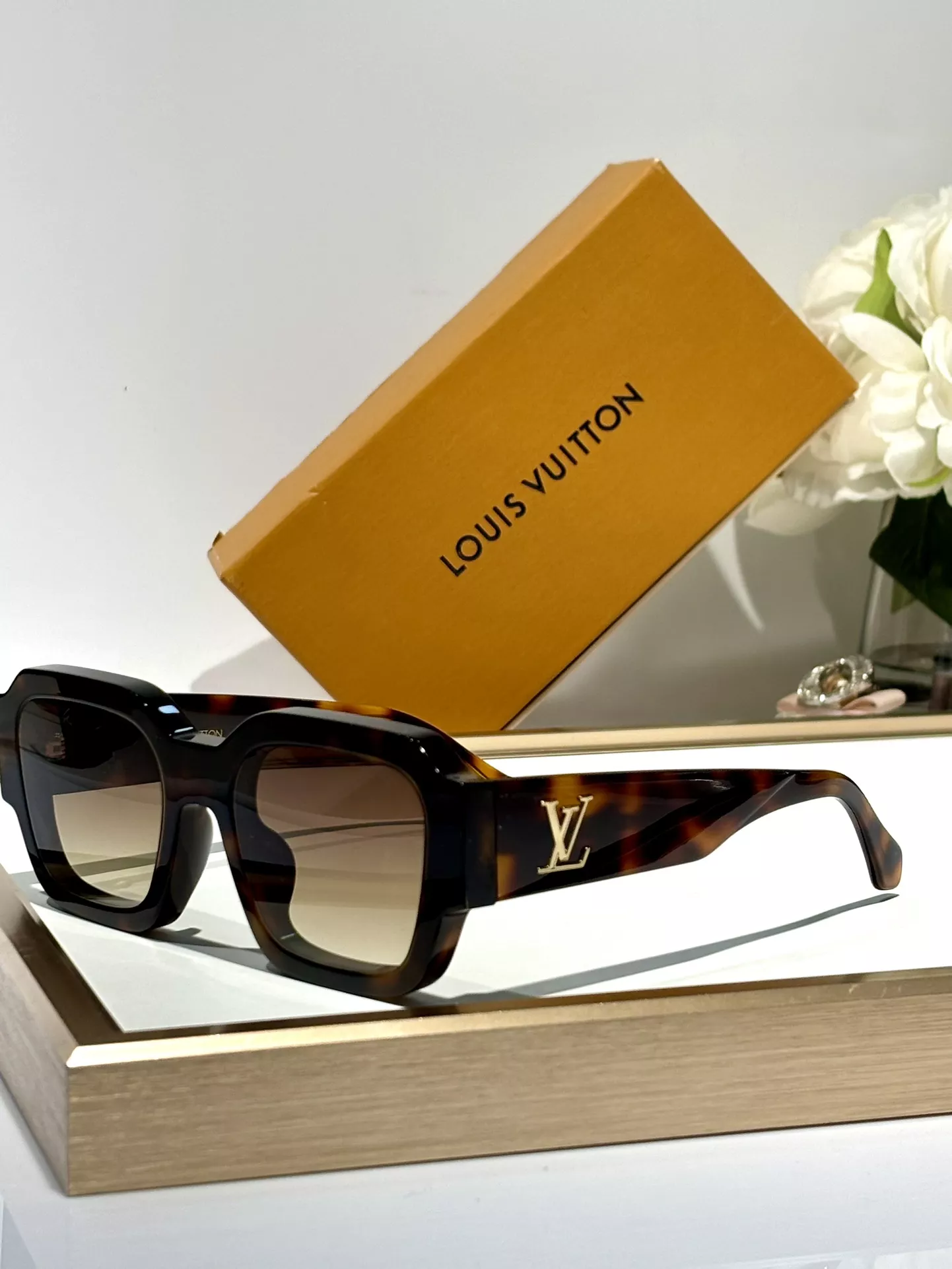 Louis Vuitton AAA Quality Sunglasses Breathable 3578