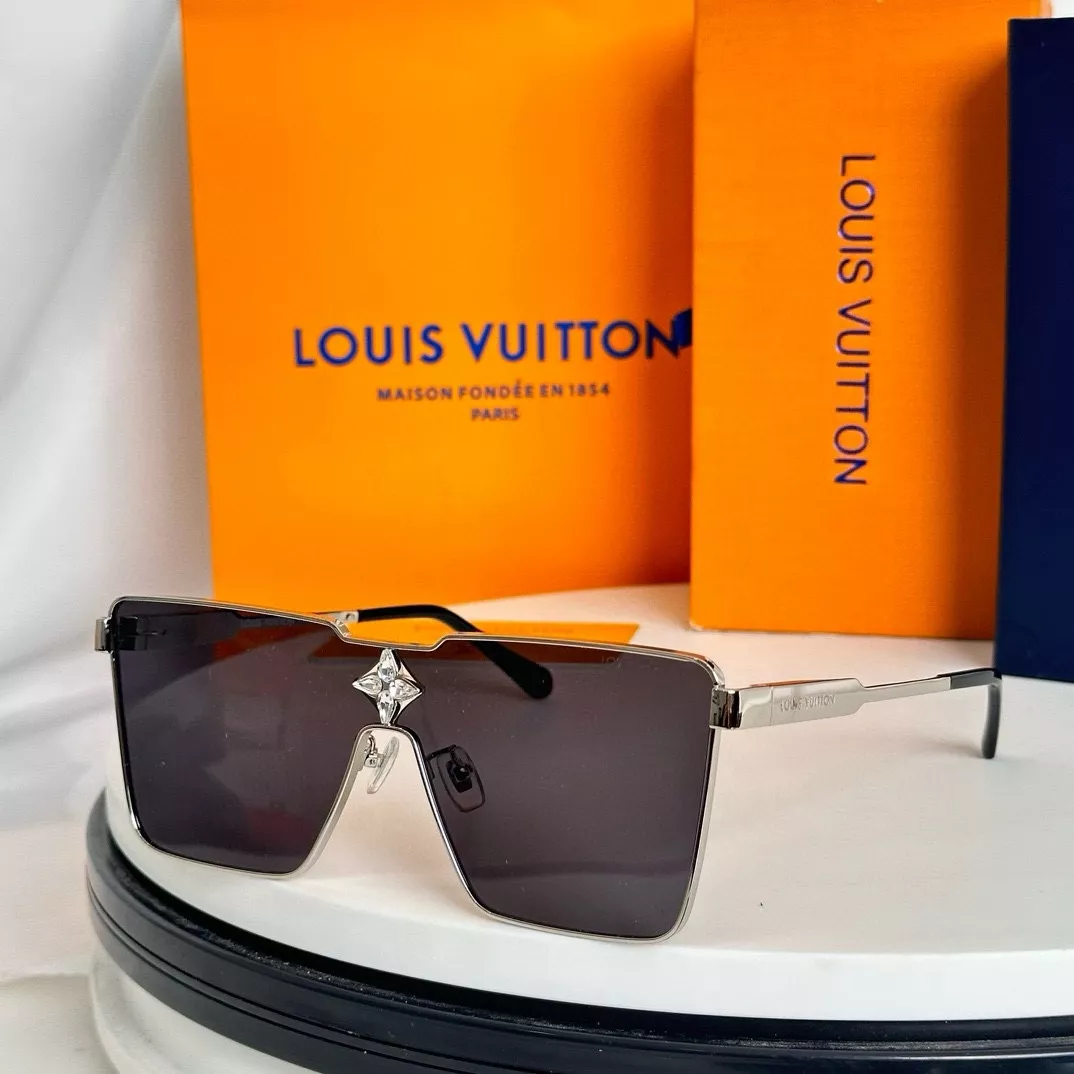 Louis Vuitton AAA Quality Sunglasses Bright 4542