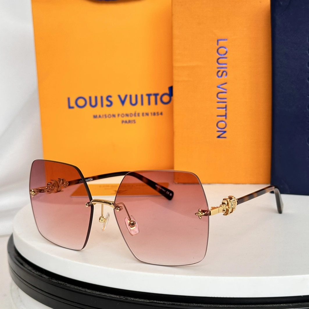 Louis Vuitton AAA Quality Sunglasses Bright 8784