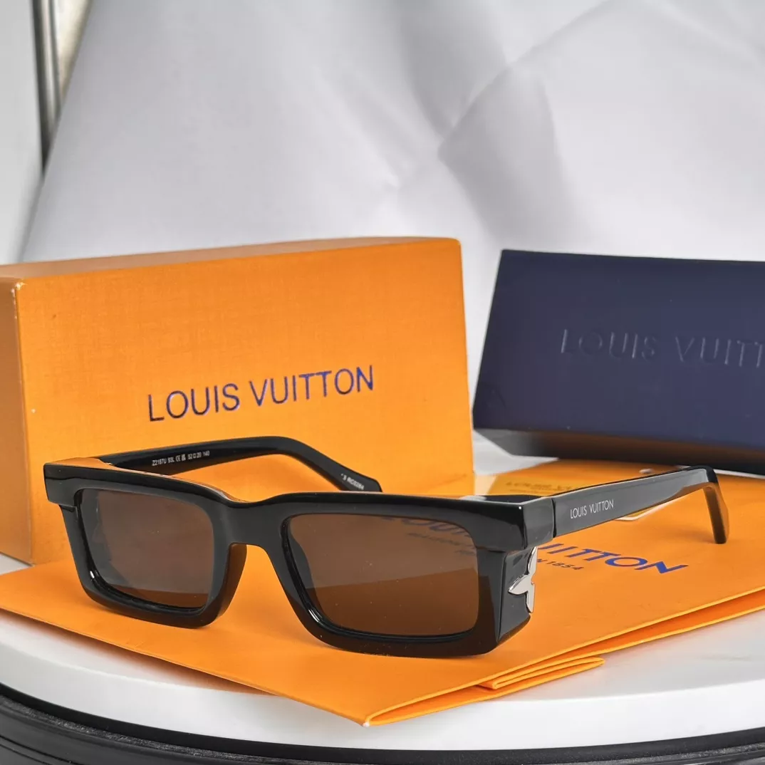 Louis Vuitton AAA Quality Sunglasses Bright 8914