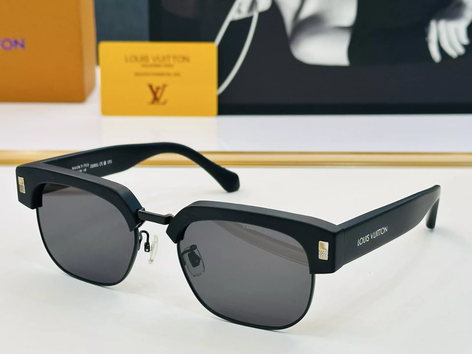 Louis Vuitton AAA Quality Sunglasses Classic 9067