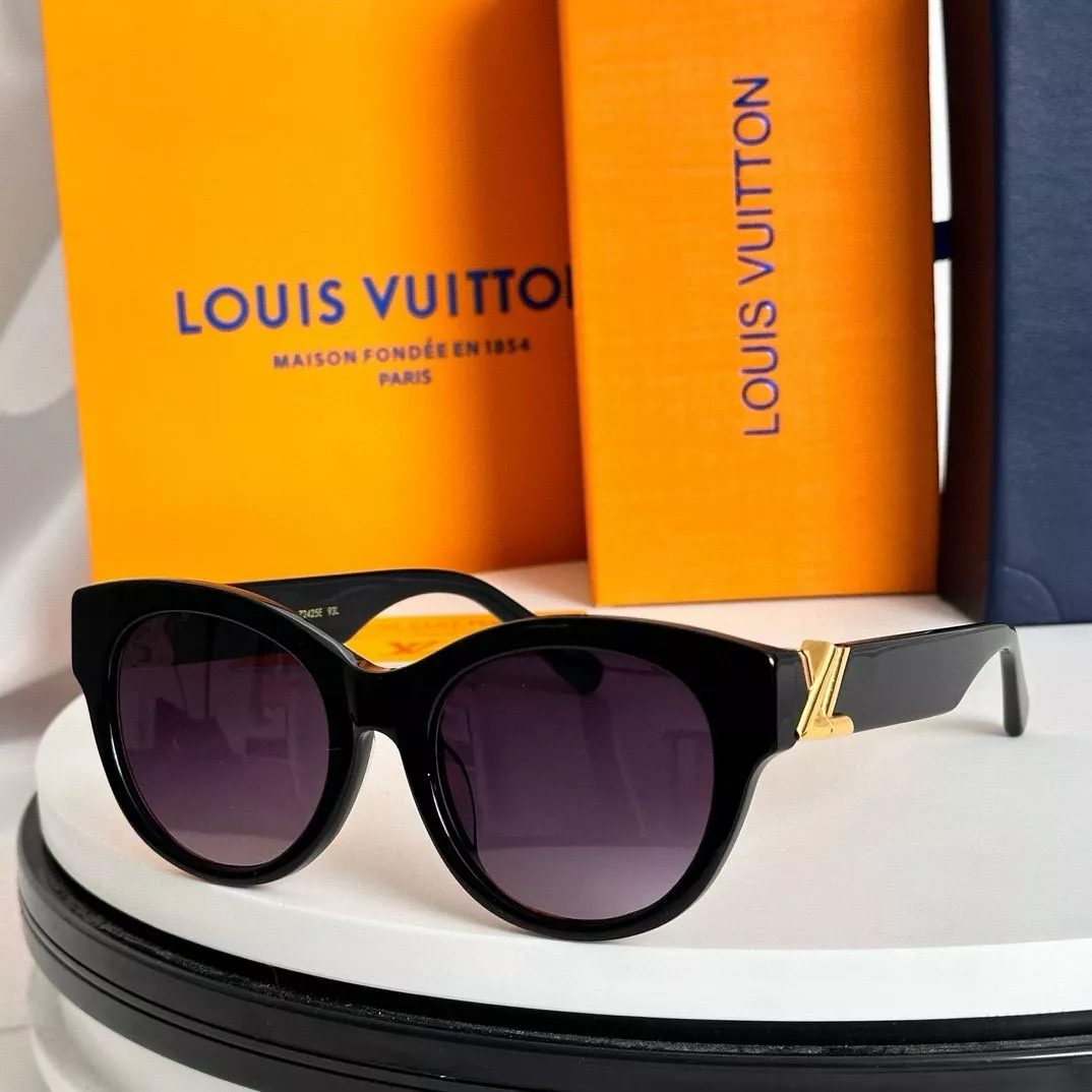 Louis Vuitton AAA Quality Sunglasses Comfortable 1571