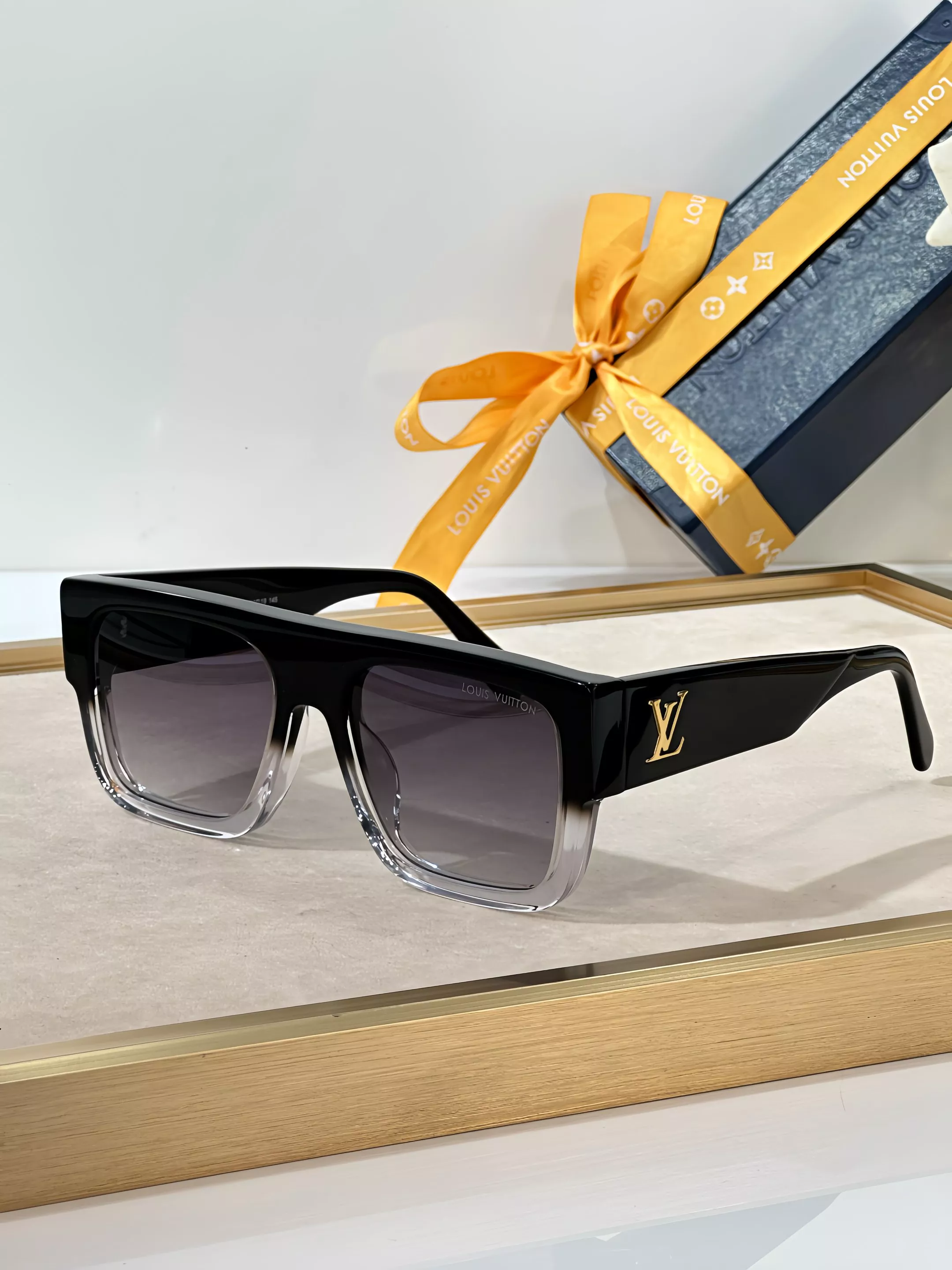 Louis Vuitton AAA Quality Sunglasses Comfortable 3928