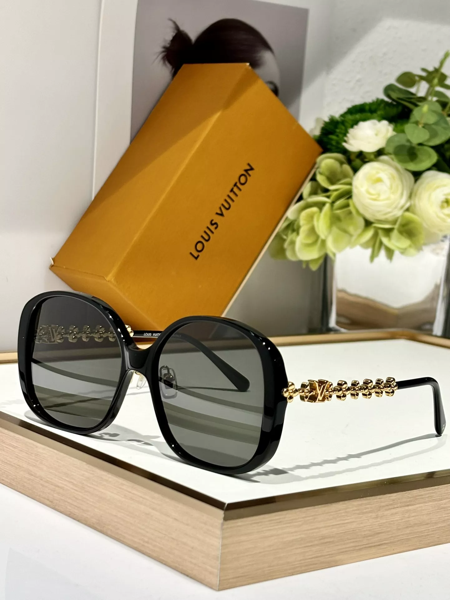 Louis Vuitton AAA Quality Sunglasses Comfortable 5593