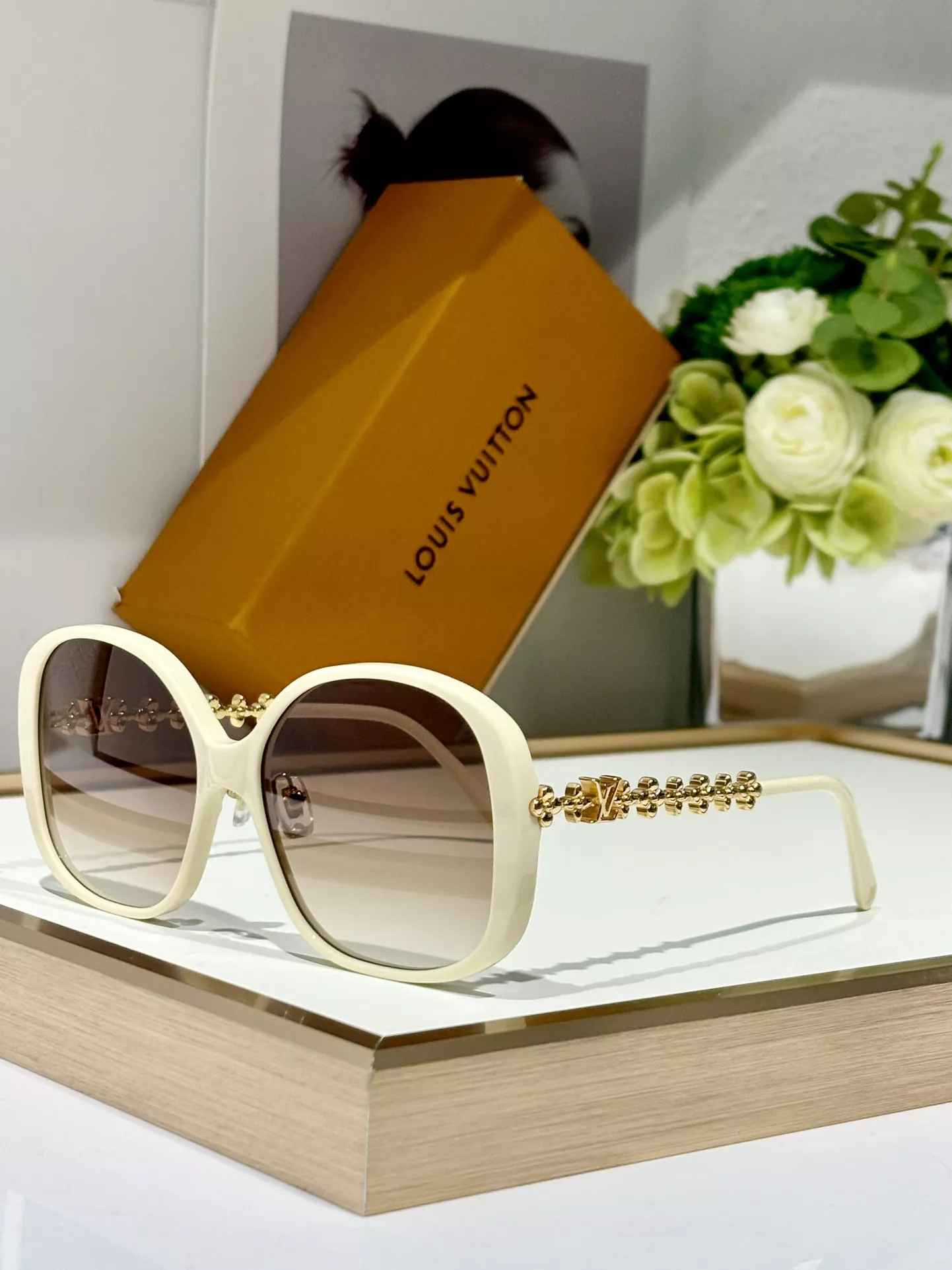 Louis Vuitton AAA Quality Sunglasses Comfortable 6979