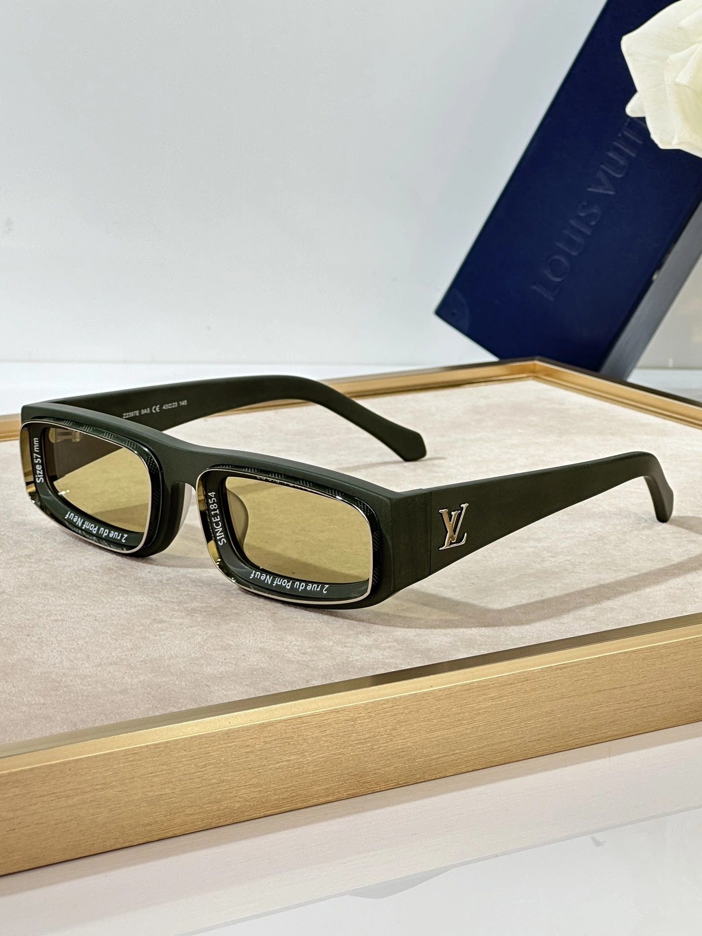 Louis Vuitton AAA Quality Sunglasses Comfortable 8248