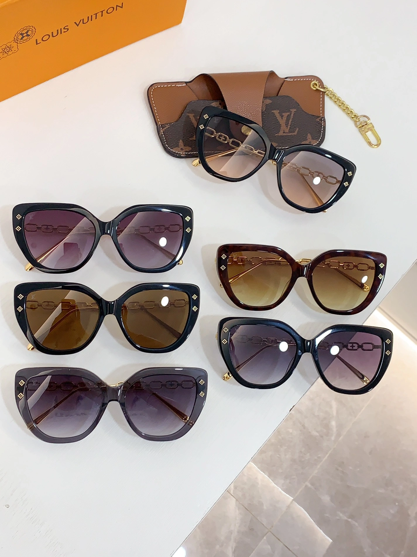 Louis Vuitton AAA Quality Sunglasses Compact 9779