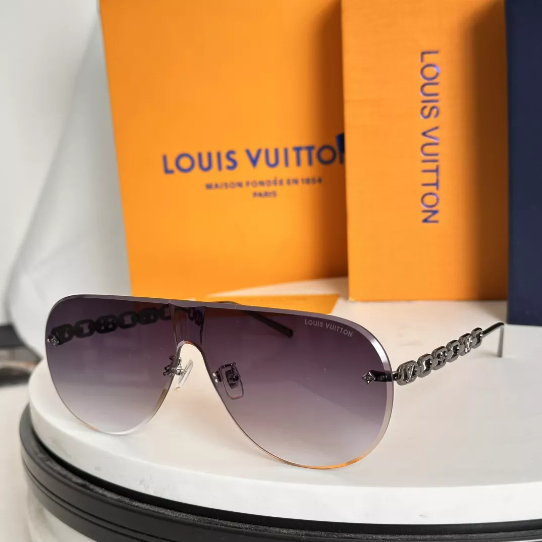 Louis Vuitton AAA Quality Sunglasses Cozy 4007