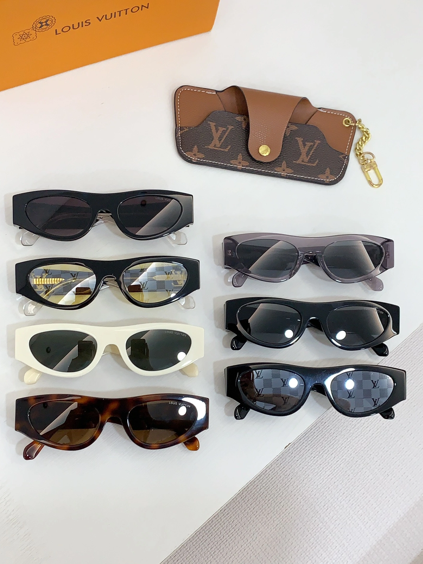 Louis Vuitton AAA Quality Sunglasses Cozy 4274