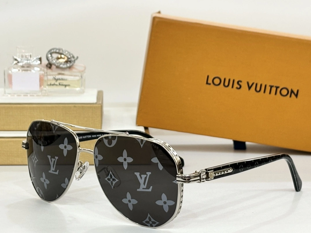 Louis Vuitton AAA Quality Sunglasses Cozy 5273