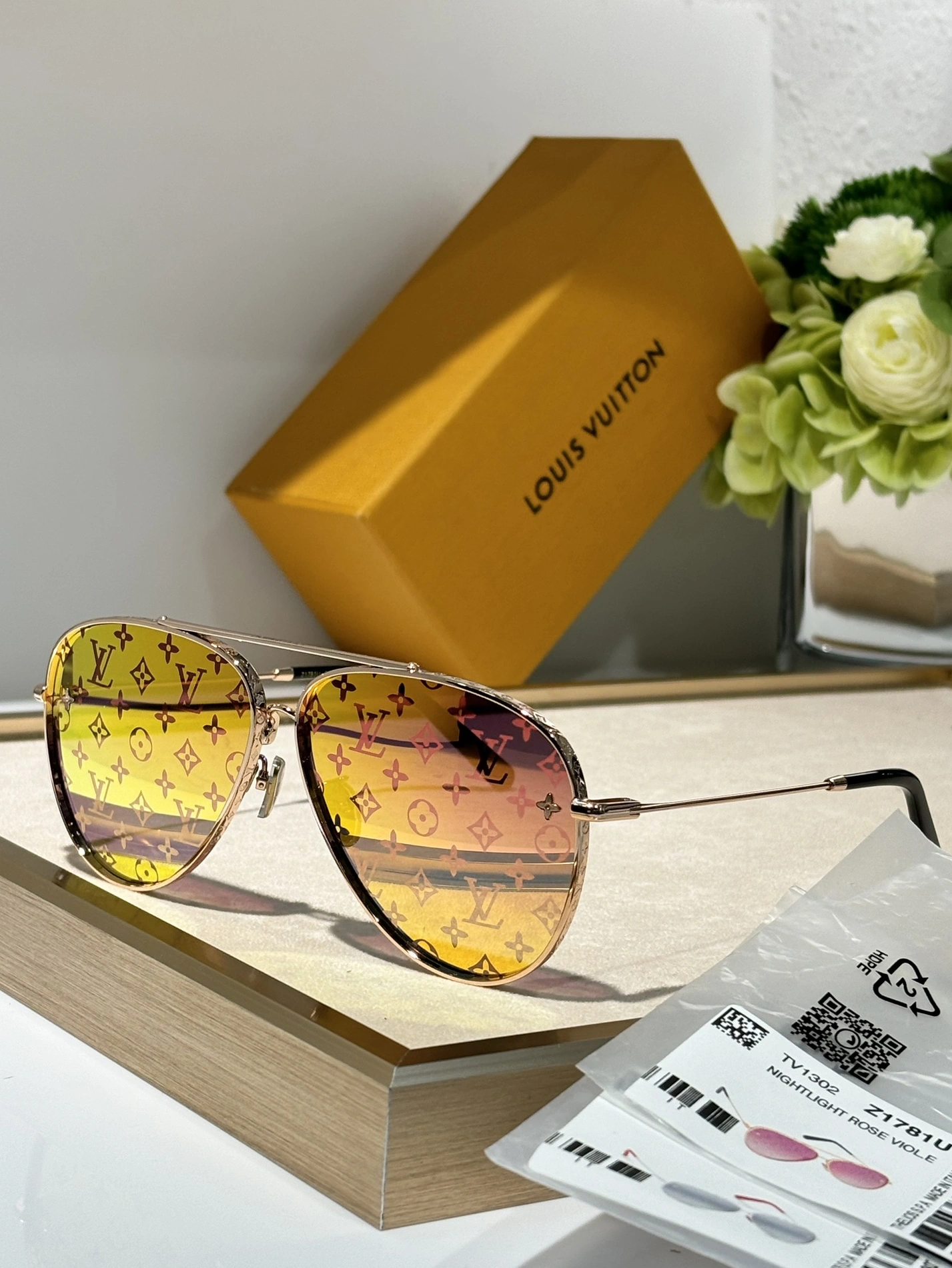 Louis Vuitton AAA Quality Sunglasses Cozy 8031